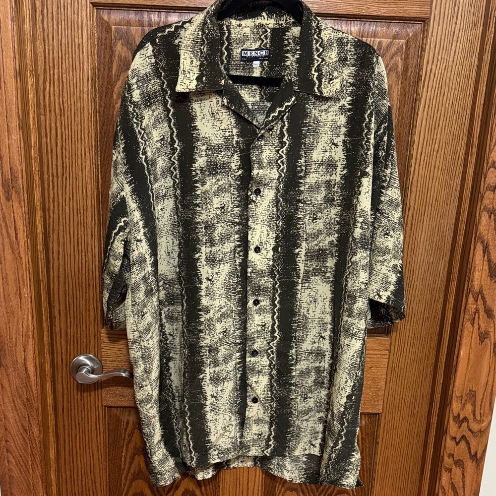 Men's Casual Short-Sleeve Button-Down Shirt by Mench Platinum